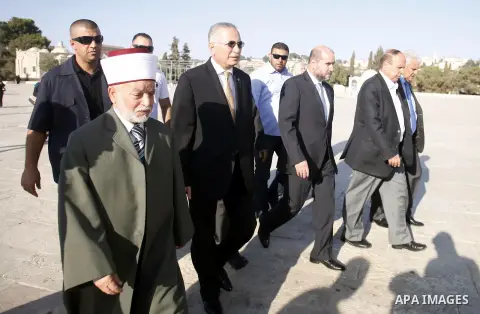 Secretary-General of the Organization of Islamic Cooperation (OIC) Ekmeleddin Ihsanoglu visits al-Aqsa mosque in Jerusalem's Old City August 27, 2013. Ihsanoglu in two days visit to Ramallah to discuss the latest develop...