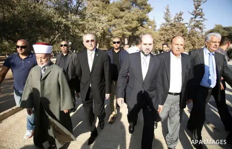 Secretary-General of the Organization of Islamic Cooperation (OIC) Ekmeleddin Ihsanoglu visits al-Aqsa mosque in Jerusalem's Old City August 27, 2013. Ihsanoglu in two days visit to Ramallah to discuss the latest develop...