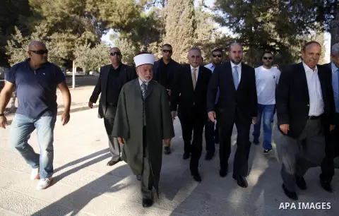 Secretary-General of the Organization of Islamic Cooperation (OIC) Ekmeleddin Ihsanoglu visits al-Aqsa mosque in Jerusalem's Old City August 27, 2013. Ihsanoglu in two days visit to Ramallah to discuss the latest develop...