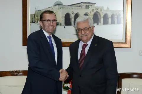 Palestinian President Mahmoud Abbas meets with Norwegian Foreign Minister Espen Barth Eide, in the West Bank City of Ramallah, Aug 27, 2013. Photo by Thaer Ganaim