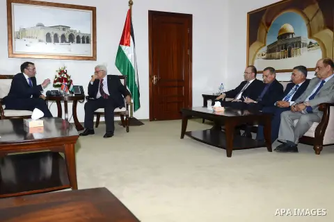 Palestinian President Mahmoud Abbas meets with Norwegian Foreign Minister Espen Barth Eide, in the West Bank City of Ramallah, Aug 27, 2013. Photo by Thaer Ganaim