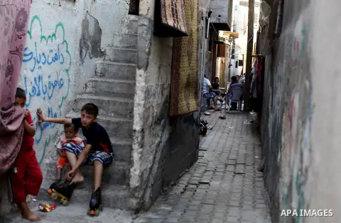 Palestinian children play outside their family homes at al-Shati refugee camp, in Gaza City on Aug 29, 2013. Photo by Ashraf Amra