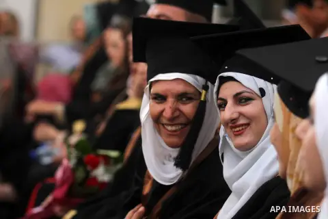 Palestinian students of Al-Quds Open University attend their graduation ceremony in the West Bank city of Ramallah, Aug 29, 2013. Photo by Issam Rimawi