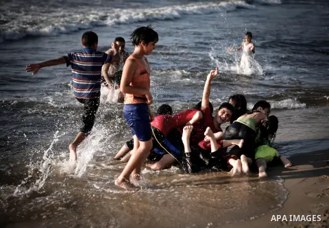 Palestinians enjoy swimming in the sea at Gaza beach during the weekend western Gaza City on Aug 30, 2013. Photo by Ezz Zanoon