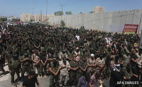 Palestinian militants perform Friday prayers at a street during a protest against peace talks between Israel and the Palestinians, as well as possible U.S. attacks on Syria, in the northern Gaza Strip September 6, 2013....