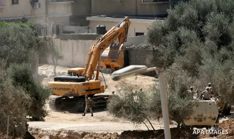 Egyptian soldiers patrol as bulldozers demolish a house in the Egyptian city of Rafah, near the border with southern Gaza Strip September 8, 2013. Egyptian security forces have destroyed at least 20 houses along the bord...
