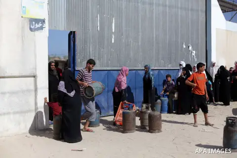 Palestinians wait to fill a cooking gas canister in station in Dir al-Balah in the central Gaza Strip September 17, 2013. The Gaza Strip is experiencing a shortage in cooking gas brought in from Israel, residents said. P...