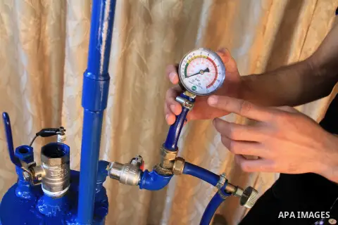 Palestinian student, Ibrahim Saad, 18, invents device "X_Zero Water Volt"، in Gaza City, on Sep. 25, 2013. The device produce hydrogen gas by analysing water, which uses to run an electricity generator and as cooking gas...