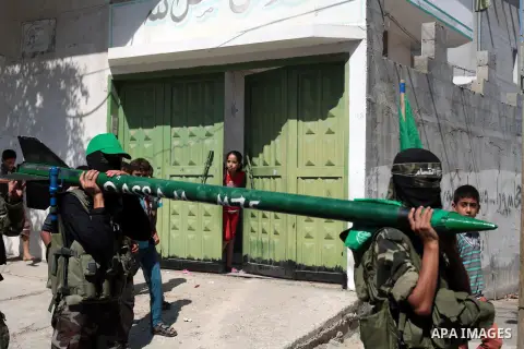 Palestinian hamas supporters take part in a protest to show solidarity with Al-Aqsa mosque after Friday prayers in the central Gaza Strip September 27, 2013. Photo by Ashraf Amra
