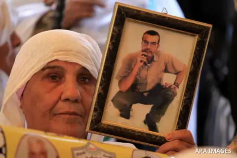 Families of Palestinian prisoners in the weekly sit-in to calling for the release of Palestinian prisoners from Israeli jails in front of the Red Cross in Gaza City, on Sep. 30, 2013. Photo by Mohammed Asad