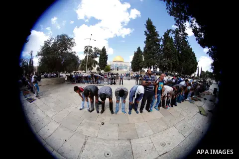 Palestinian worshipers pray outside the Dome of the Rock mosque at the Al-Aqsa compound, Islam s third holiest site, in the old city of Jerusalem, on October 4, 2013. Photo by Saeed Qaq