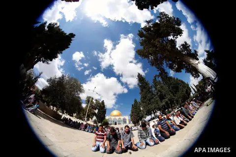 Palestinian worshipers pray outside the Dome of the Rock mosque at the Al-Aqsa compound, Islam s third holiest site, in the old city of Jerusalem, on October 4, 2013. Photo by Saeed Qaq