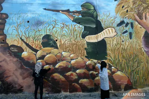 Palestinian artists paint a mural depicting Palestinian heritage, in the West Bank city of Nablus, on Oct. 24, 2013. Photo by Nedal Eshtayah