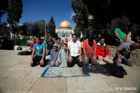 Palestinian worshipers pray outside the al-Aqsa mosque at the Al-Aqsa compound, Islam's third holiest site, in the old city of Jerusalem, on Oct. 25, 2013. Photo by Saeed Qaq