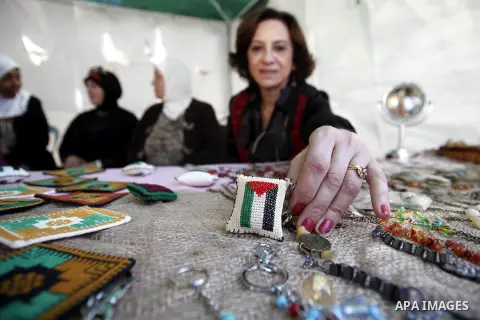 Palestinians take part in the annual Jerusalem's cakes festival in the east Jerusalem neighborhood of Sheikh Jarrah, Oct. 27, 2013. The Jerusalem's cakes festival is an annual carnival that inviting Palestinian children,...