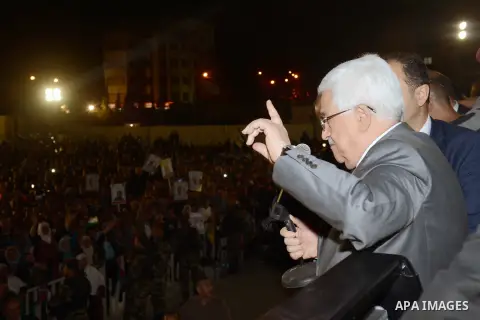 Palestinian President Mahmoud Abbas speaks to released prisoners upon their arrival to Abbas's headquarters in the West Bank city of Ramallah, October 30, 2013. Israel freed 26 Palestinian prisoners on Wednesday, the sec...