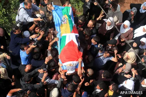 Palestinians carry the body of Ahmed Imad Yusef during his funeral in the West Bank village of Qabatiya, near Jenin October 31, 2013. Israeli troops shot dead Yusef, a Palestinian, during a clash in the occupied West Ban...