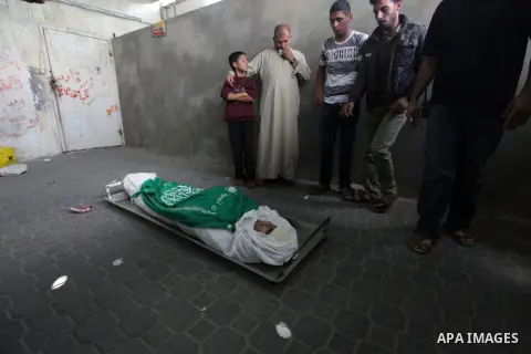 Relatives of Palestinian Hamas militant Rabee Baraka gather arround his body in a hospital in Khan Younis in the southern Gaza Strip November 1, 2013. The local commanders of Hamas's military wing were killed by tank fir...