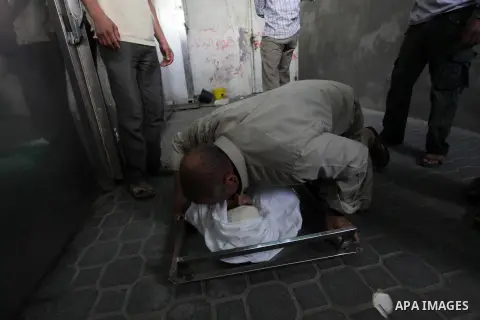Relatives of Palestinian Hamas militant Rabee Baraka gather arround his body in a hospital in Khan Younis in the southern Gaza Strip November 1, 2013. The local commanders of Hamas's military wing were killed by tank fir...