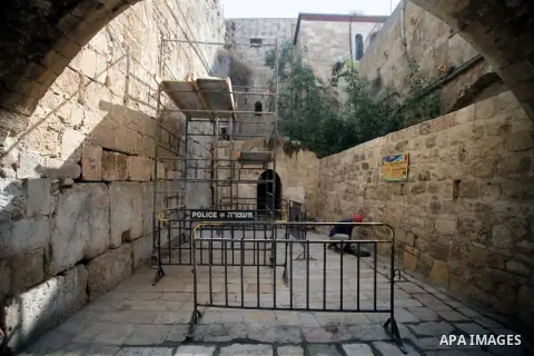 A laborer of Israeli Antiquities Authority works on a wall in entrance of Shihabi neighborhood next to the Al-Aqsa Mosque, in Jerusalem's Old City on November 11, 2013. Israeli Antiquities Authority intends to transform...