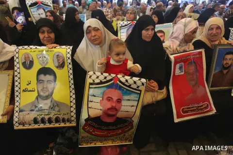 Palestinian women take part in a protest demanding the release of Palestinian prisoners held in Israeli jails, in front of the Red Cross office in Gaza City November 25, 2013. Photo by Ashraf Amra