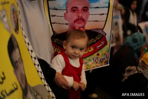 Palestinian women take part in a protest demanding the release of Palestinian prisoners held in Israeli jails, in front of the Red Cross office in Gaza City November 25, 2013. Photo by Ashraf Amra