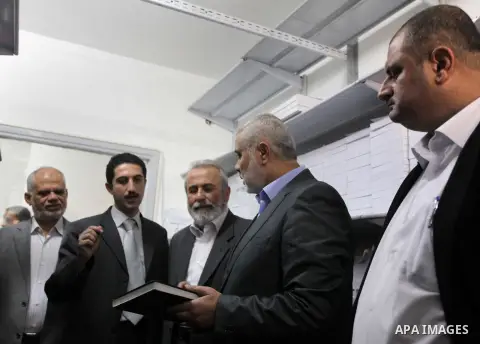 Palestinian Prime Minister in Gaza strip Ismail Haniyeh, visits the Fatwa and Legislation's office, in Gaza City on November 26, 2013. Photo by Ashraf Amra