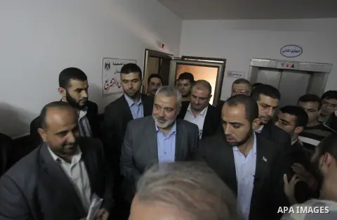 Palestinian Prime Minister in Gaza strip Ismail Haniyeh, visits the Fatwa and Legislation's office, in Gaza City on November 26, 2013. Photo by Ashraf Amra