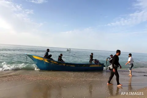 Palestinian marine policemen try to tow an old cannon which was found in the Mediterranean Sea off the coast of Deir al-Balah in central Gaza Strip, Tuesday, Nov. 26, 2013. Gaza Strip residents last month inspected a Bri...