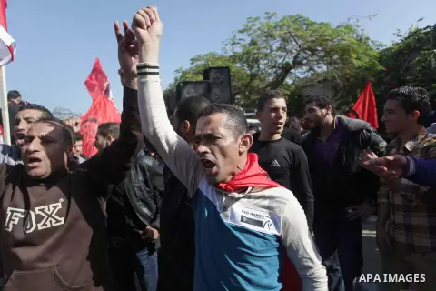 Supporters of Democratic Front for the Liberation of Palestine (DFLP) take part a protest during a demonstration against the Palestinian-Israeli negotiations, in the Gaza on Nov. 28, 2013. Photo by Ashraf Amra