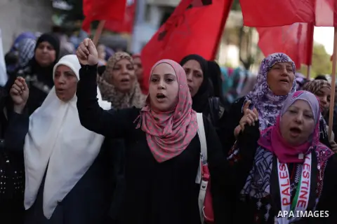 Supporters of Democratic Front for the Liberation of Palestine (DFLP) take part a protest during a demonstration against the Palestinian-Israeli negotiations, in the Gaza on Nov. 28, 2013. Photo by Ashraf Amra