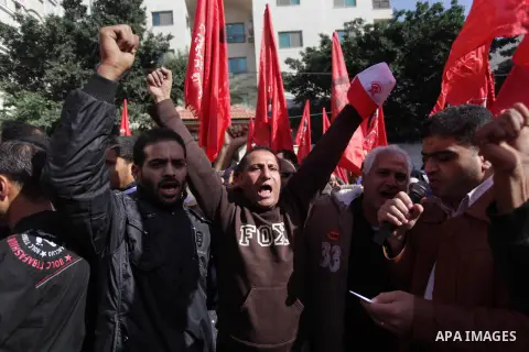 Supporters of Democratic Front for the Liberation of Palestine (DFLP) take part a protest during a demonstration against the Palestinian-Israeli negotiations, in the Gaza on Nov. 28, 2013. Photo by Ashraf Amra