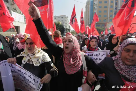 Supporters of Democratic Front for the Liberation of Palestine (DFLP) take part a protest during a demonstration against the Palestinian-Israeli negotiations, in the Gaza on Nov. 28, 2013. Photo by Ashraf Amra