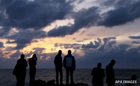 Palestinians enjoy the weather on the beach during the power cut in Gaza City November 29, 2013. Chief of the Palestinian Power Authority Omar Kittanah said Tuesday that the Palestinian Authority was exerting serious eff...