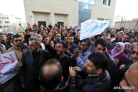 Palestinian teachers shout slogans during a demonstration outside the court, in the West Bank City of Ramallah, Dec. 04, 2013. The Union organized regular strikes in the first half of 2013 to protest unpaid salaries. It...