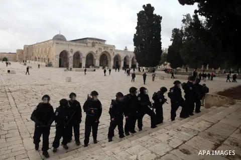 Israeli riot police stand in the grounds of Jerusalem's al-Aqsa mosque compound during clashes with Palestinian stone-throwers following Friday prayers, on December 6, 2013. Israeli police hurled stun grenades to dispers...