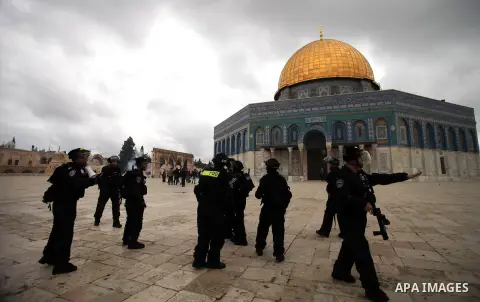Israeli riot police stand in the grounds of Jerusalem's al-Aqsa mosque compound during clashes with Palestinian stone-throwers following Friday prayers, on December 6, 2013. Israeli police hurled stun grenades to dispers...