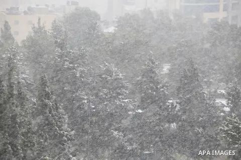 A general view of the snow during snowy weather in the West Bank city of Ramallah, 12 December 2013. The West Bank was affected by a snowstorm over the weekend, hitting Nablus, Ramallah and Jerusalem. Palestinian Authori...