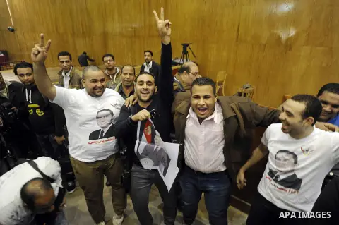 Egyptian supporters of former leader Hosni Mubarak celebrate after a court acquitted Mubarak s two sons and his last prime minister of corruption charges, judiciary officials said at a court, in Cairo, Egypt, Thursday, D...