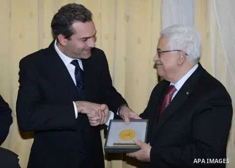Palestinian President, Mahmoud Abbas (Abu Mazen), gives the mayor of Naples Palestinian honor citizen Palestinian in the West Bank city of Bethlehem, on Dec. 24, 2013. Photo by Thaer Ganaim