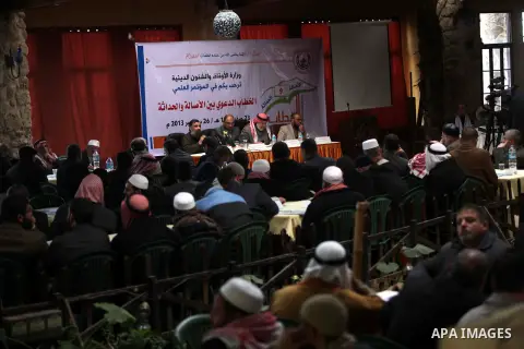 Palestinians attend a scientific conference organised by the Ministry of Religious Affairs, in Gaza City on December 26, 2013. Photo by Ashraf Amra