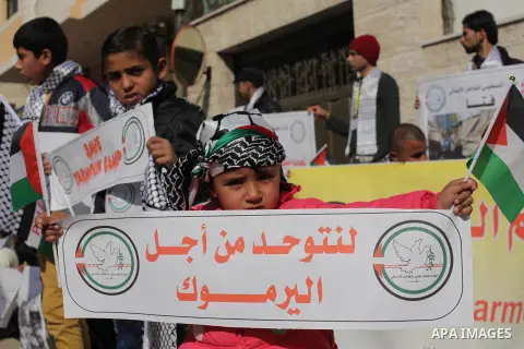 Palestinians take part in a protest to show solidarity with Palestinian refugees in Syria's main refugee camp Yarmouk, in front of the Red Cross in Gaza January 11, 2014. Photo by Ashraf Amra