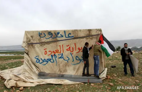 Palestinian activists set up a tent in the Jordan Valley near the West Bank village of Bardala, 02 February 2014. Palestinian and international activists erected a new protest encampment called 'al-Awda,' or 'Return,' ne...