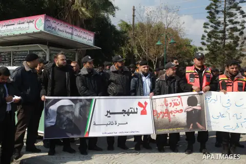 Palestinians take part in a protest to show solidarity with Palestinian refugees Syria's main refugee camp Yarmouk, in Gaza City on Feb. 06, 2014. Photo by Ashraf Amra