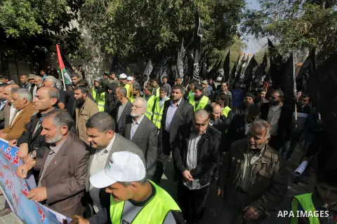 Palestinian supporters of the Popular Resistance Movement take part in a protest in solidarity with Muslims in Central African Republic, in front of the headquarter United Nation "UNSCO" in Gaza city, February 22, 2014....