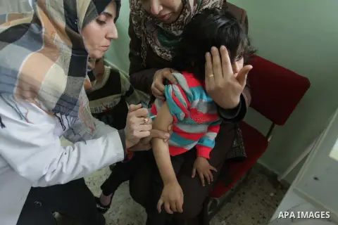 A Palestinian girl receives polio vaccine " measles" at a hospital in Gaza February 24, 2014. Photo by Ashraf Amra