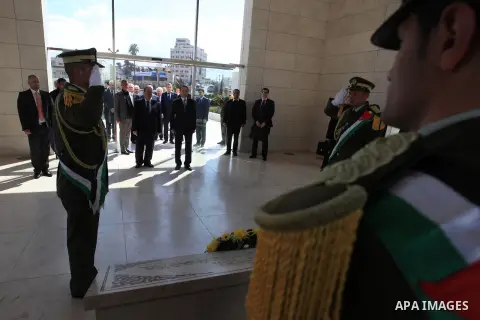 Sergei Naryshkin , Speaker of the Russian State Duma, lays a wreath at the grave of the late Palestinian chairman Yasser Arafat, in the West bank town of Ramallah, 26 February 2014. Photo by Issam Rimawi
