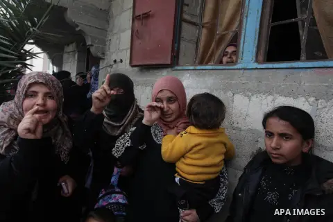 Palestinian relatives mourn on the body of Amena Atiyyeh Qudeih, a mentally ill Gazan woman who was shot dead by Israeli troops near the border early on March 1, 2014, the Palestinian territory's Hamas-run health ministr...