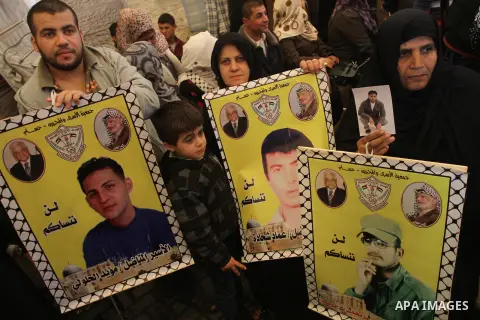 Palestinians take part in a protest demanding the release of their relatives prisoners held in Israeli jails, in front of the Red Cross office in Gaza City, on March 3, 2014. Photo by Mohammed Asad