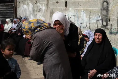 Palestinian sisters of Mousab Al-Zaanin mourn during his funeral in Beit Hanoun in the northern Gaza Strip March 4, 2014. An Israeli air strike on Monday killed two Palestinians in the Gaza Strip, one of them Al-Zaanin,...